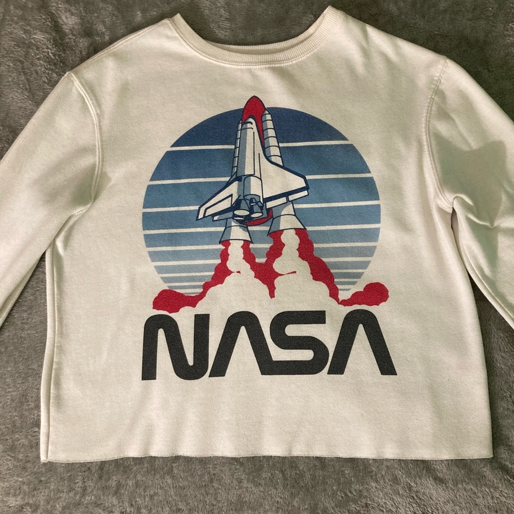 BELK Junior's Long Sleeved Crop Fleece NASA Graphic Sweatshirt